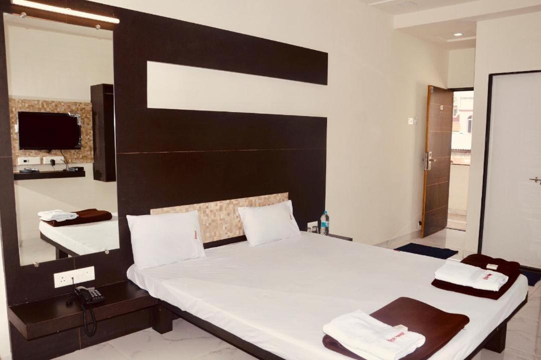 Hotel Mangalam Kurandvad Экстерьер фото