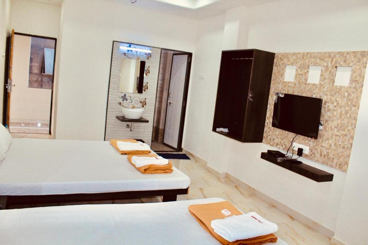Hotel Mangalam Kurandvad Экстерьер фото