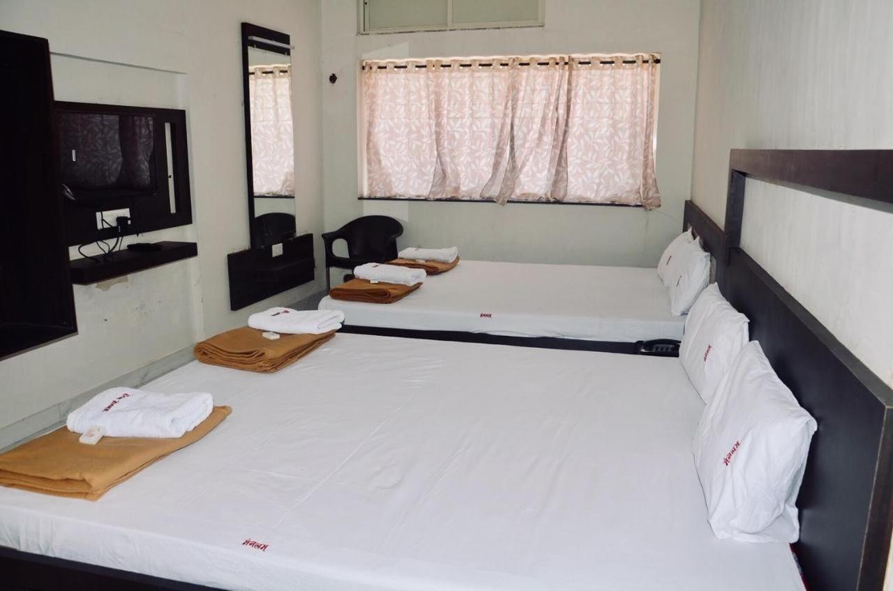 Hotel Mangalam Kurandvad Экстерьер фото
