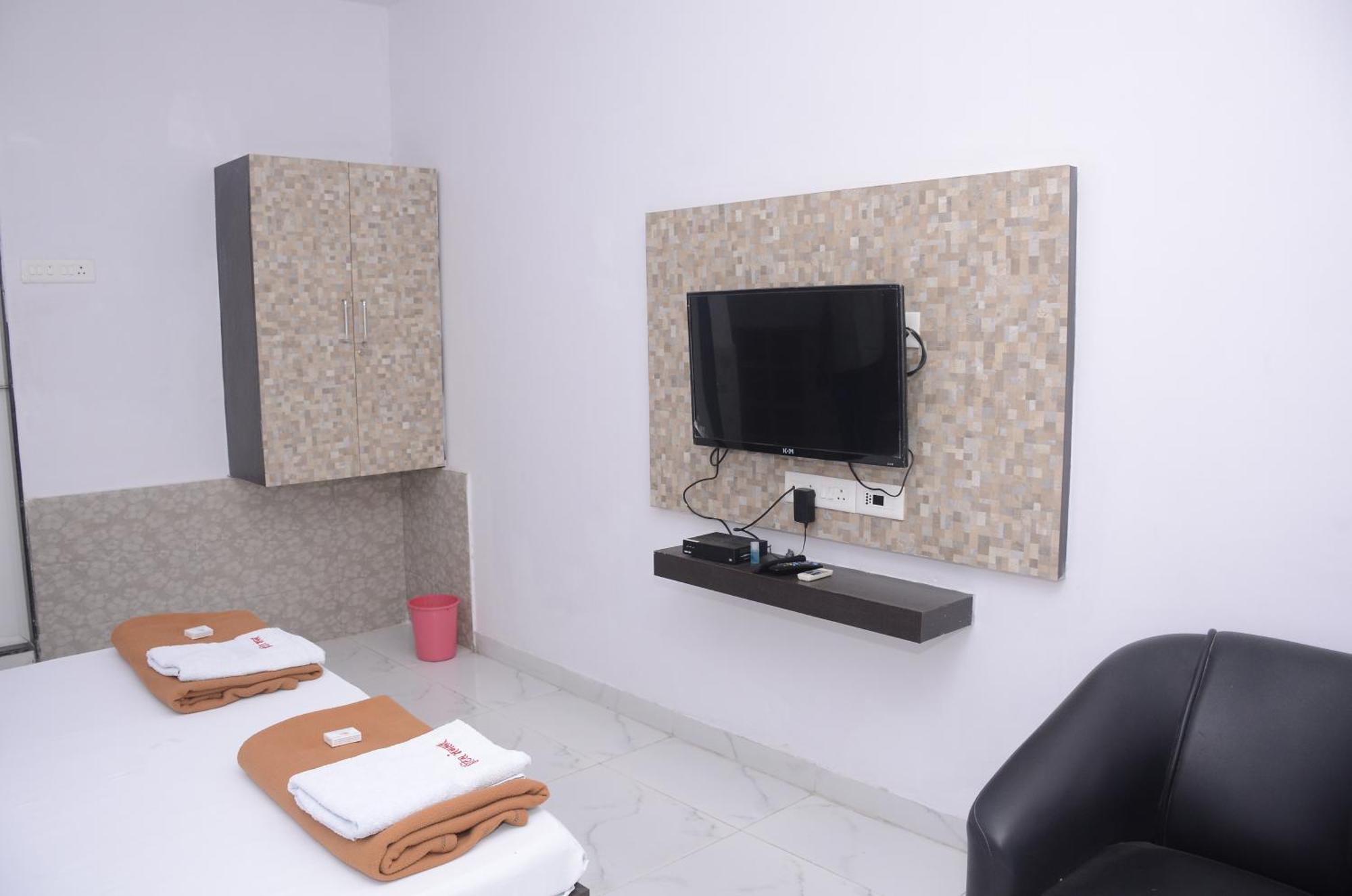 Hotel Mangalam Kurandvad Экстерьер фото